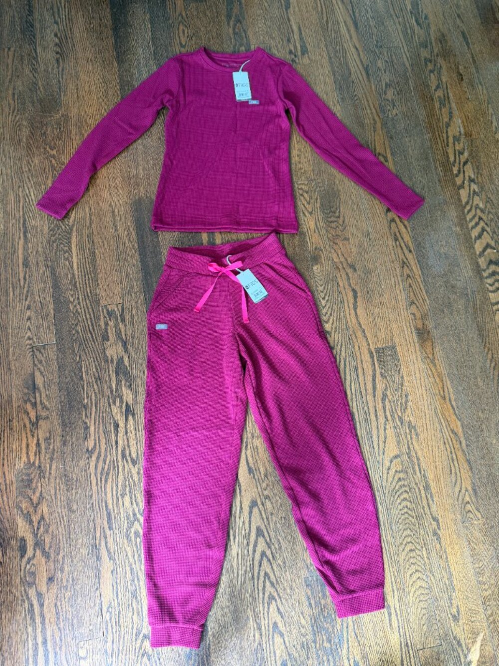 FIGS Deep Cranberry Off-Shift Waffle Lounge Set - Picture 5 of 12